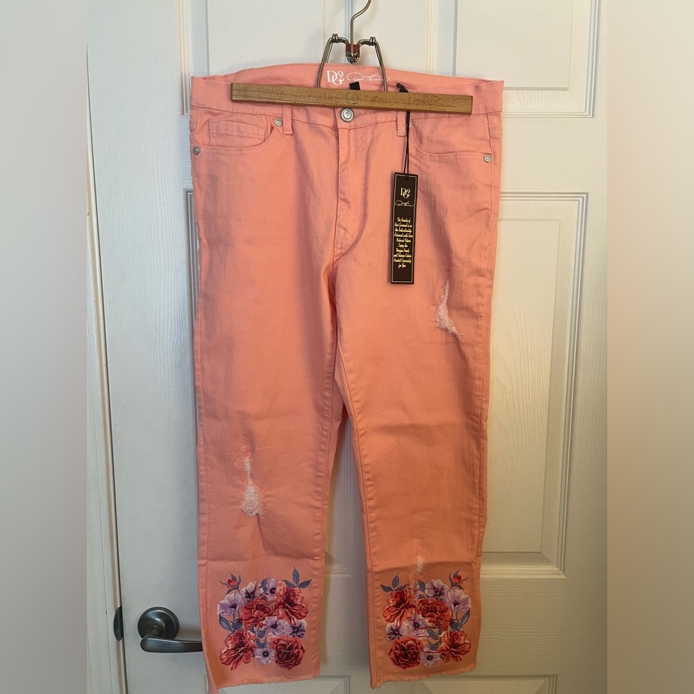 Any 3DG2 at $28 w/$4.99 shipping DIANE GILMAN DISTRESSED FLORAL ANKLE JEANS NWTS - Picture 3 of 10